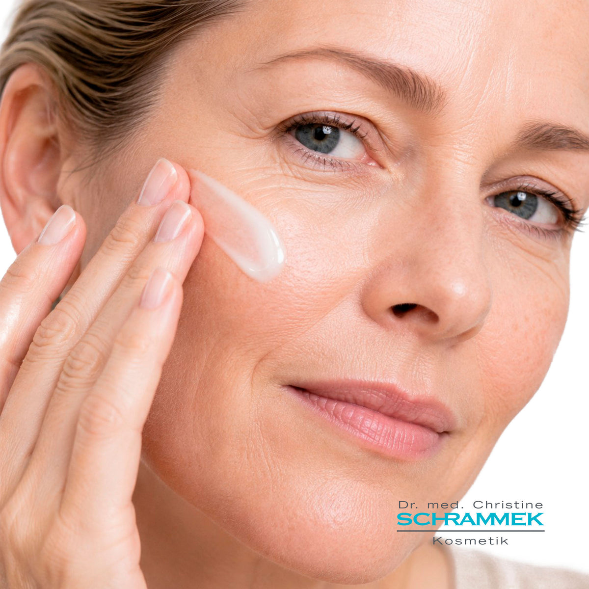 Skin Elixier Model auftragen Fluid